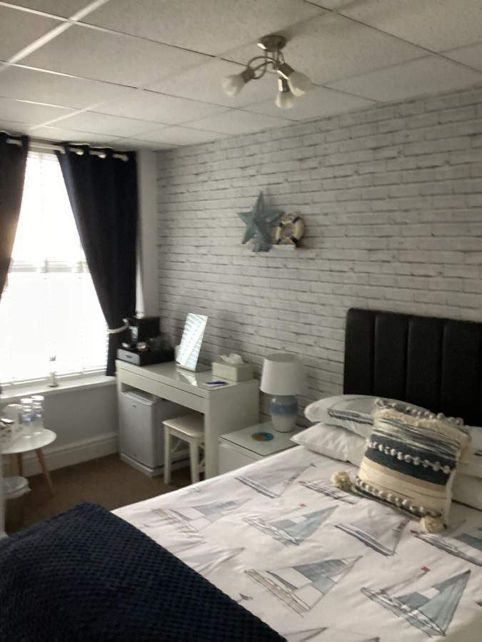 By The Seaside Bed and Breakfast Blackpool Eksteriør billede